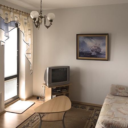 Paernu Karusselli Beach Apartment Buitenkant foto