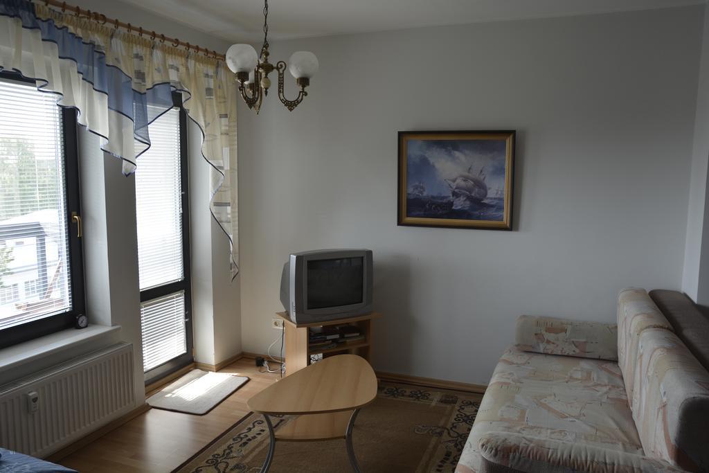 Paernu Karusselli Beach Apartment Buitenkant foto