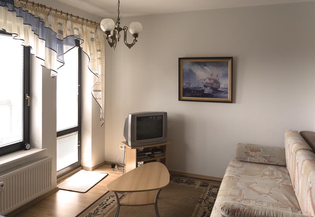 Paernu Karusselli Beach Apartment Buitenkant foto